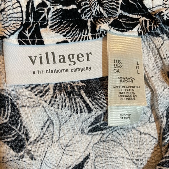 Large, black and white hibiscus print wrap skirt - Picture 2 of 6